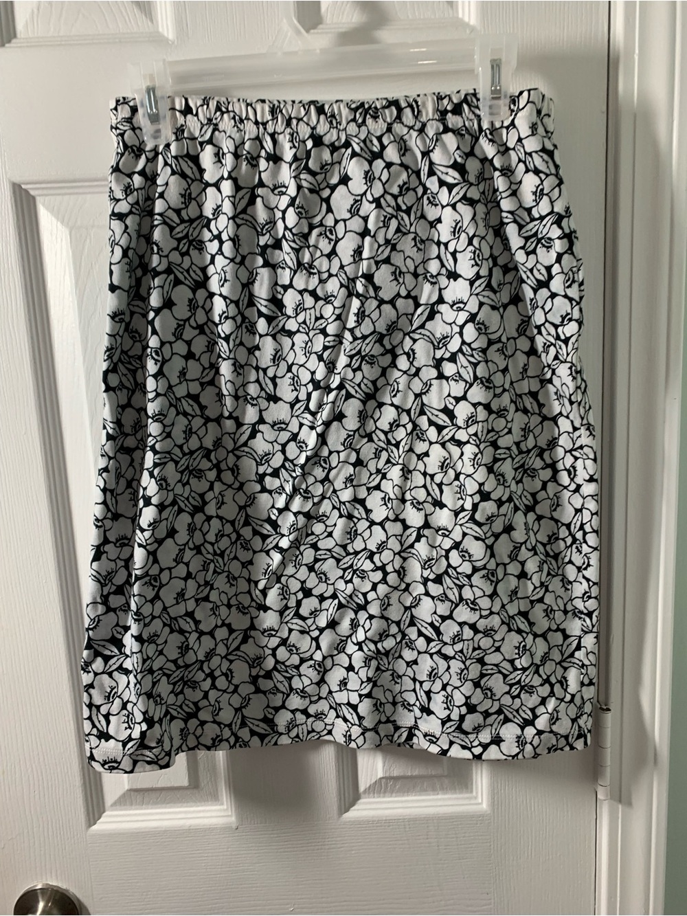 Liz Claiborne Black and White Floral Elastic-Waist Skirt